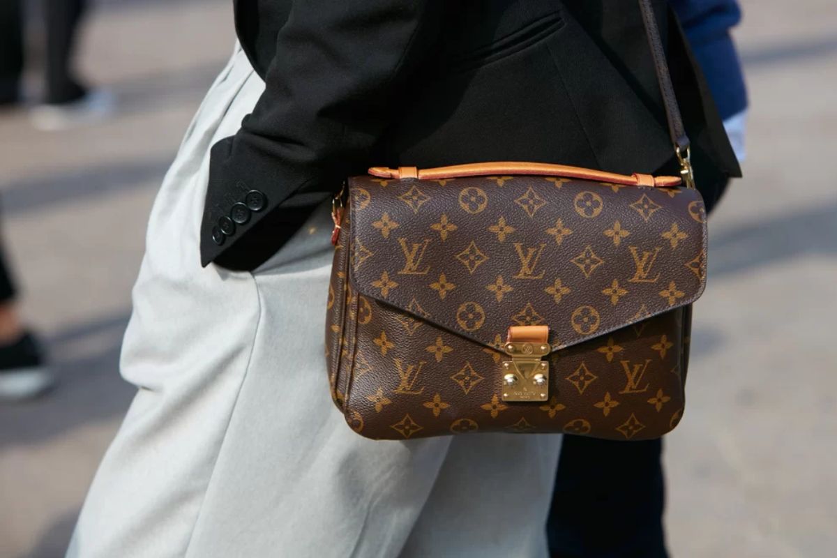 Louis Vuitton MULTI POCHETTE Accessrioes professional handbags for travel  in 2023