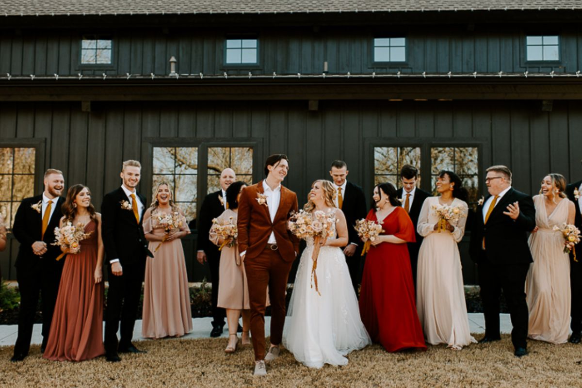 What is the Best Color Combination for a Terracotta Wedding Party?