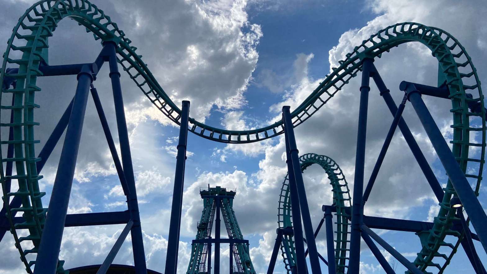 Man Hospitalized After Being Struck by Kings Island’s Banshee Roller Coaster