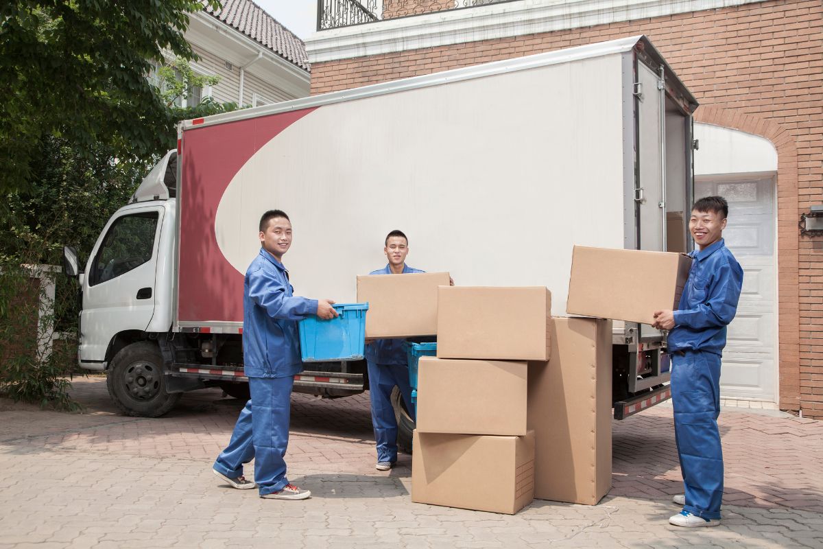 Long-Distance Movers