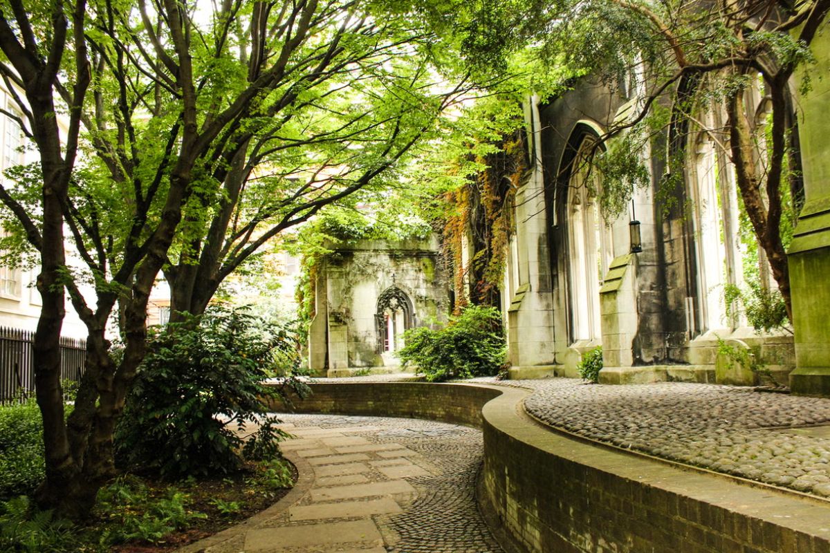 The Secret Gardens of London