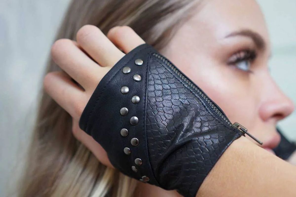 Fingerless Zippered Gloves